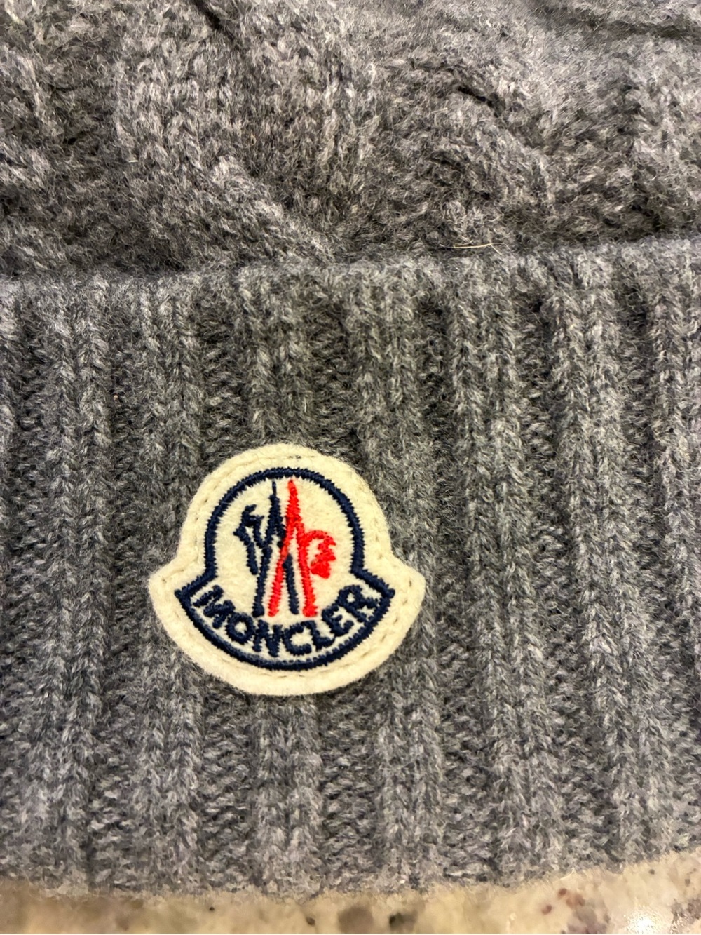 Moncler Berretto Cable-Knit Beanie with Silver Fox 🦊 Pom-Pom - Picture 5 of 9